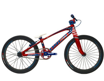 Avent Orca Carbon Bike in the American Color Metallic Red USA