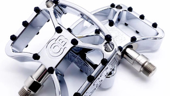 Bullseye BMX Elite Pedals in chrome