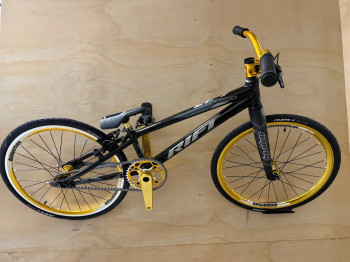 Rift ES20D Junior Bike
